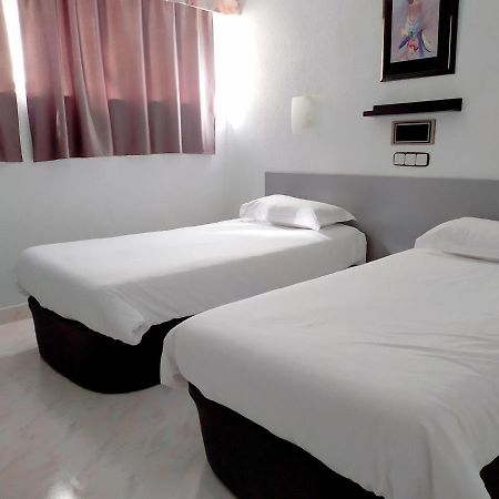 Hostal Lady Ana Maria Collado Villalba Esterno foto