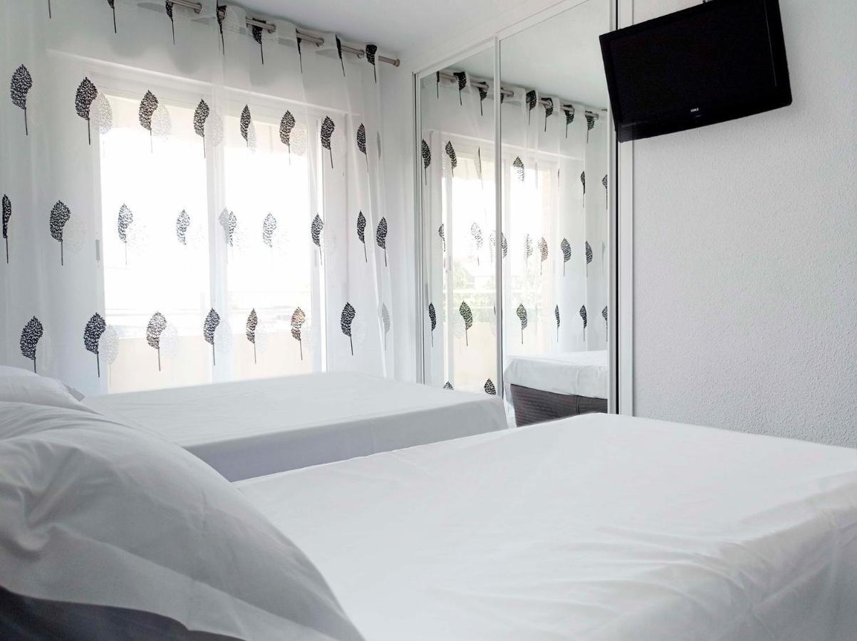 Hostal Lady Ana Maria Collado Villalba Esterno foto