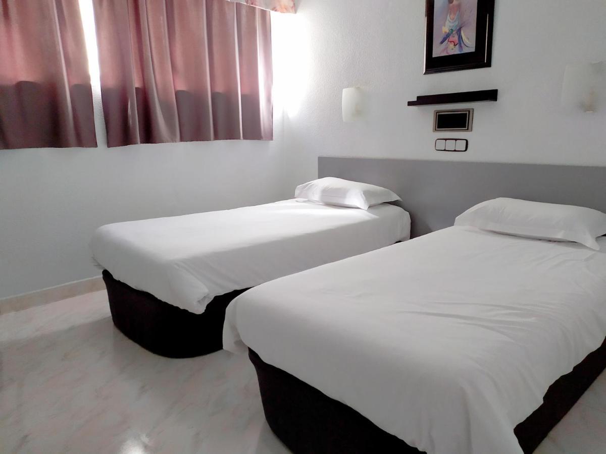Hostal Lady Ana Maria Collado Villalba Esterno foto