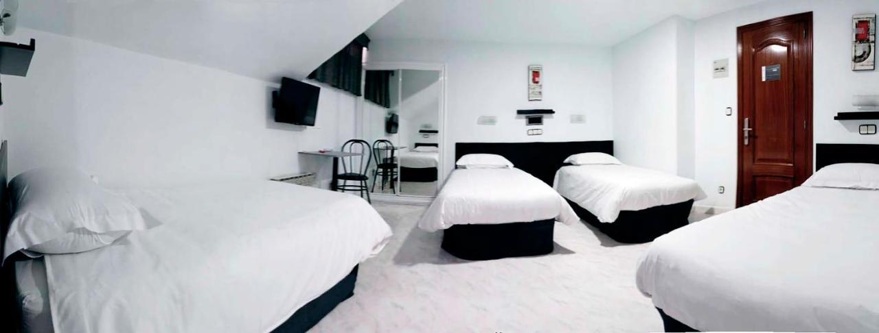 Hostal Lady Ana Maria Collado Villalba Esterno foto