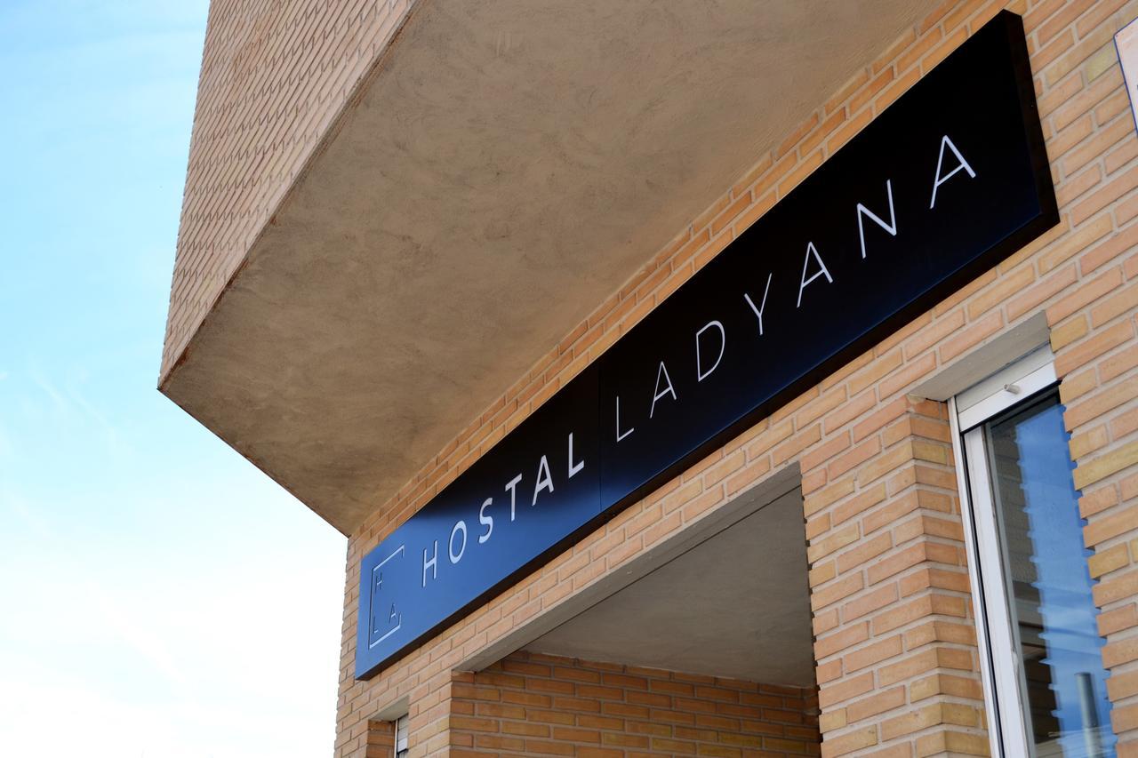Hostal Lady Ana Maria Collado Villalba Esterno foto