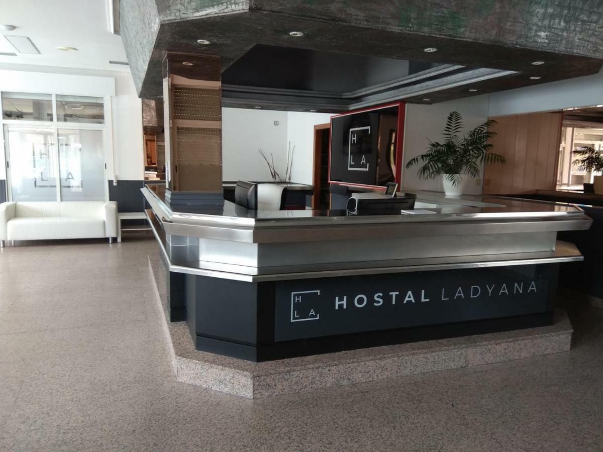 Hostal Lady Ana Maria Collado Villalba Esterno foto