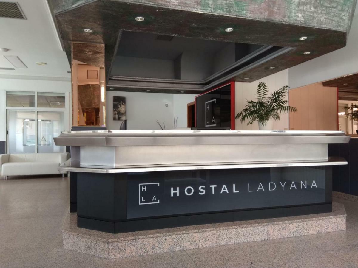 Hostal Lady Ana Maria Collado Villalba Esterno foto