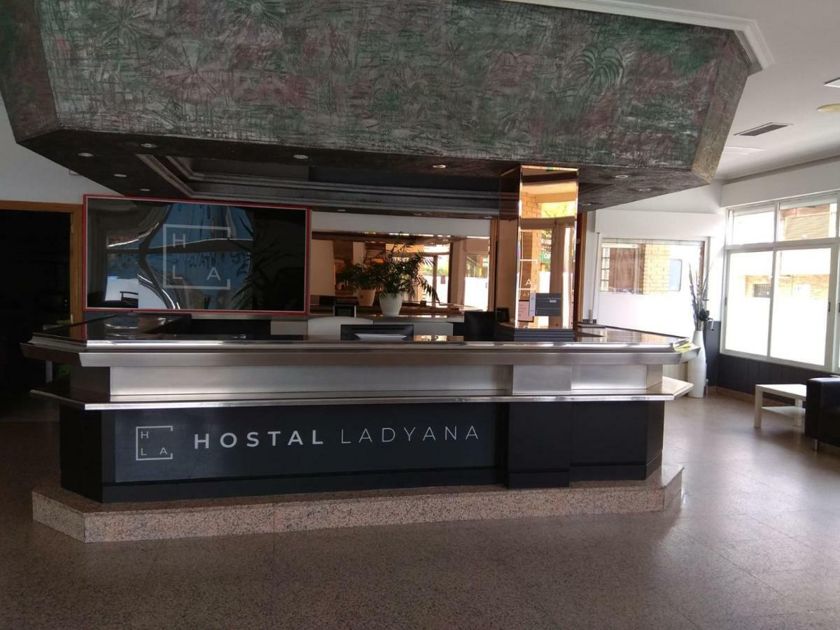 Hostal Lady Ana Maria Collado Villalba Esterno foto