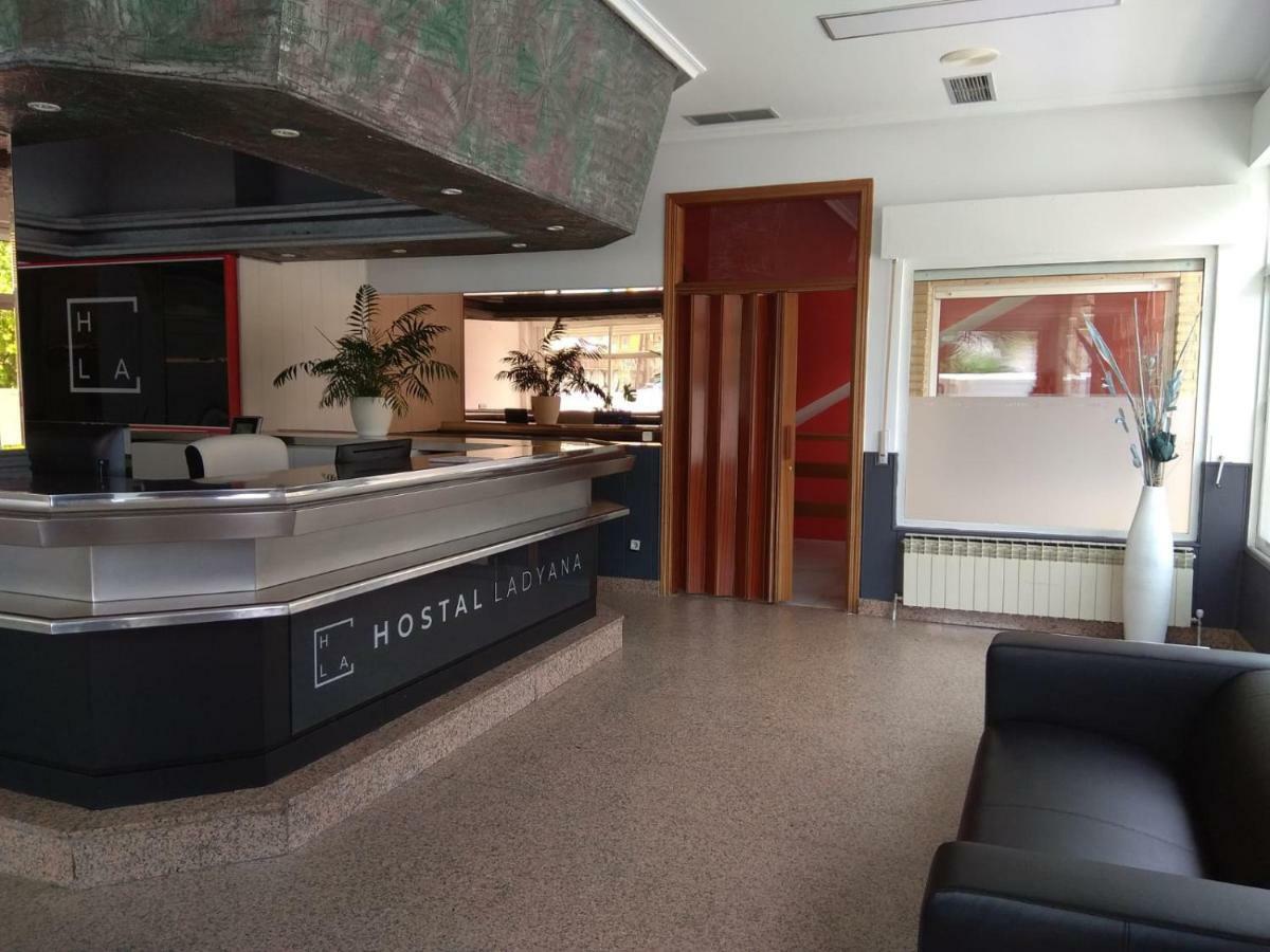 Hostal Lady Ana Maria Collado Villalba Esterno foto