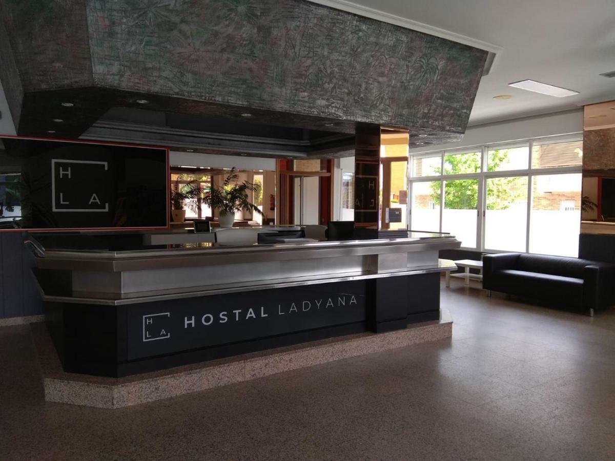 Hostal Lady Ana Maria Collado Villalba Esterno foto